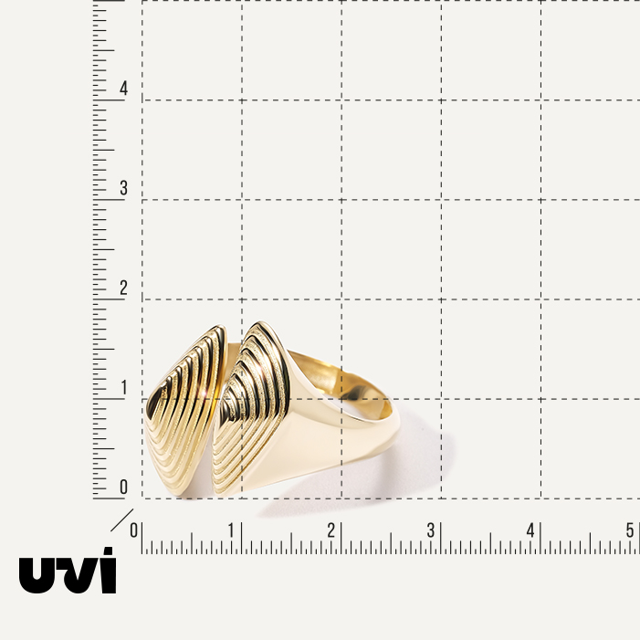 Незамкнутое кольцо из желтого золота