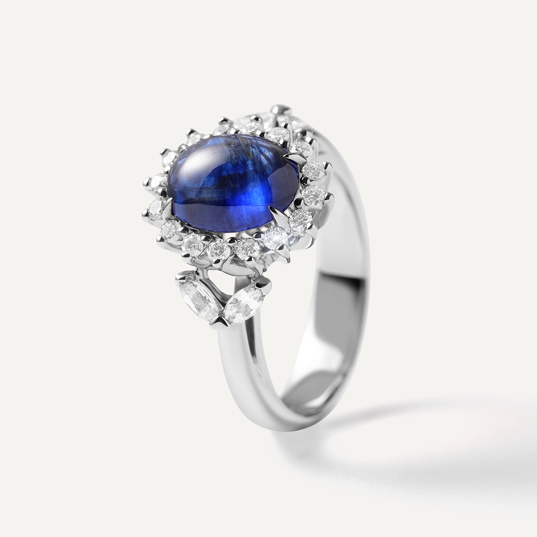 Кольцо из белого золота с сапфиром