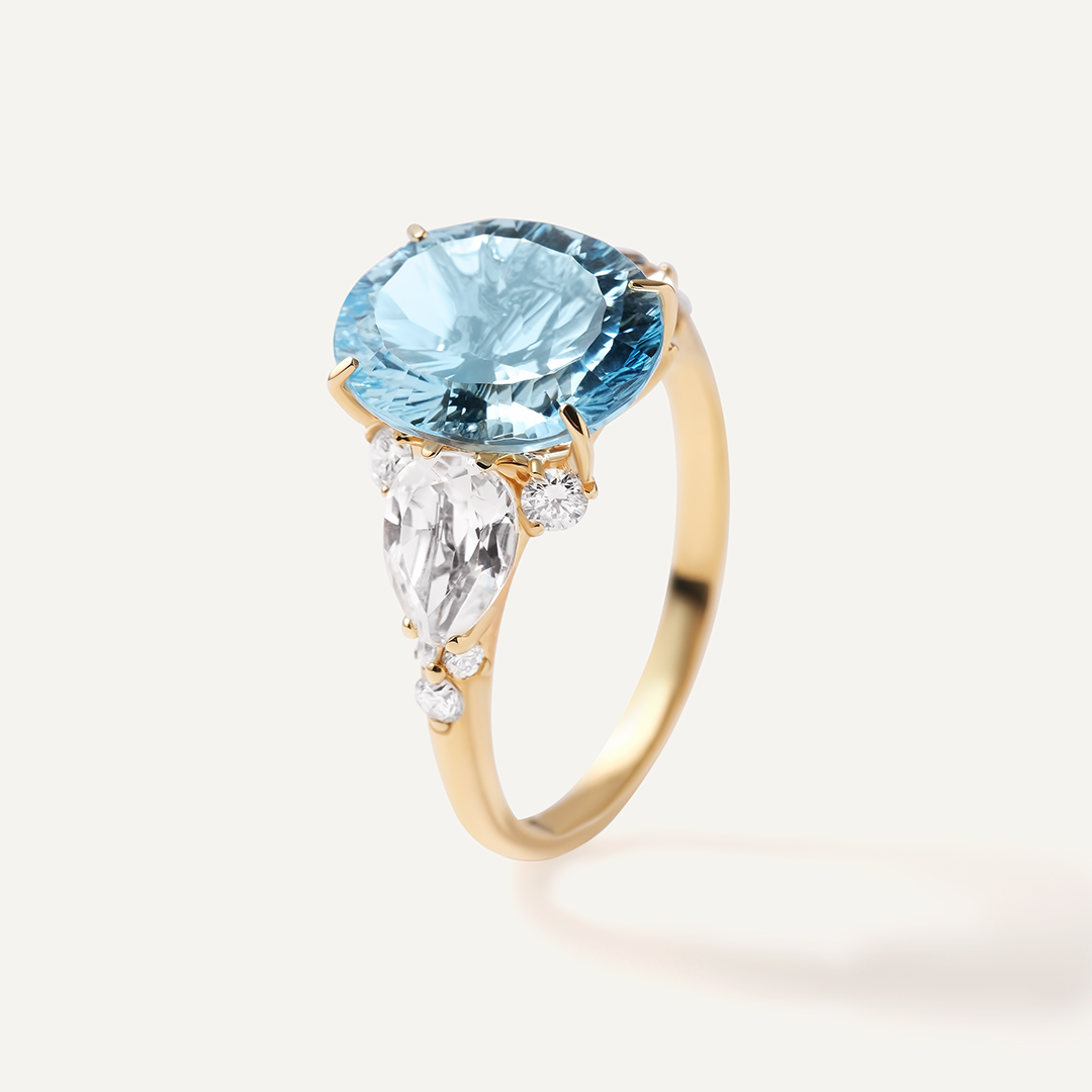 Кольцо из желтого золота с топазом