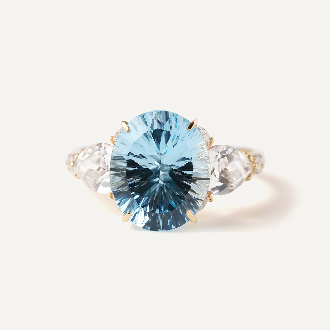 Кольцо из желтого золота с топазом