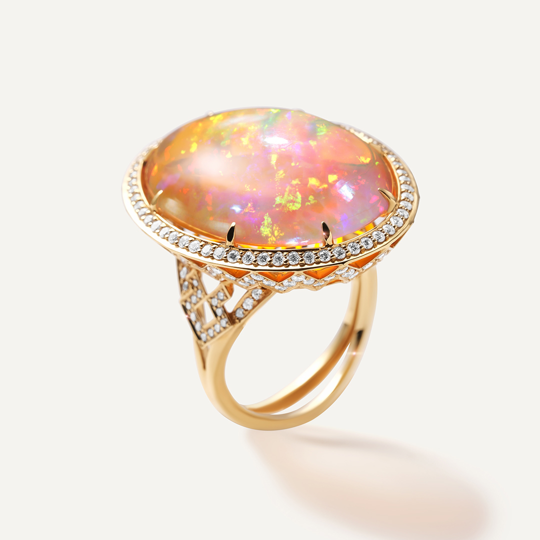 Кольцо из желтого золота с опалом