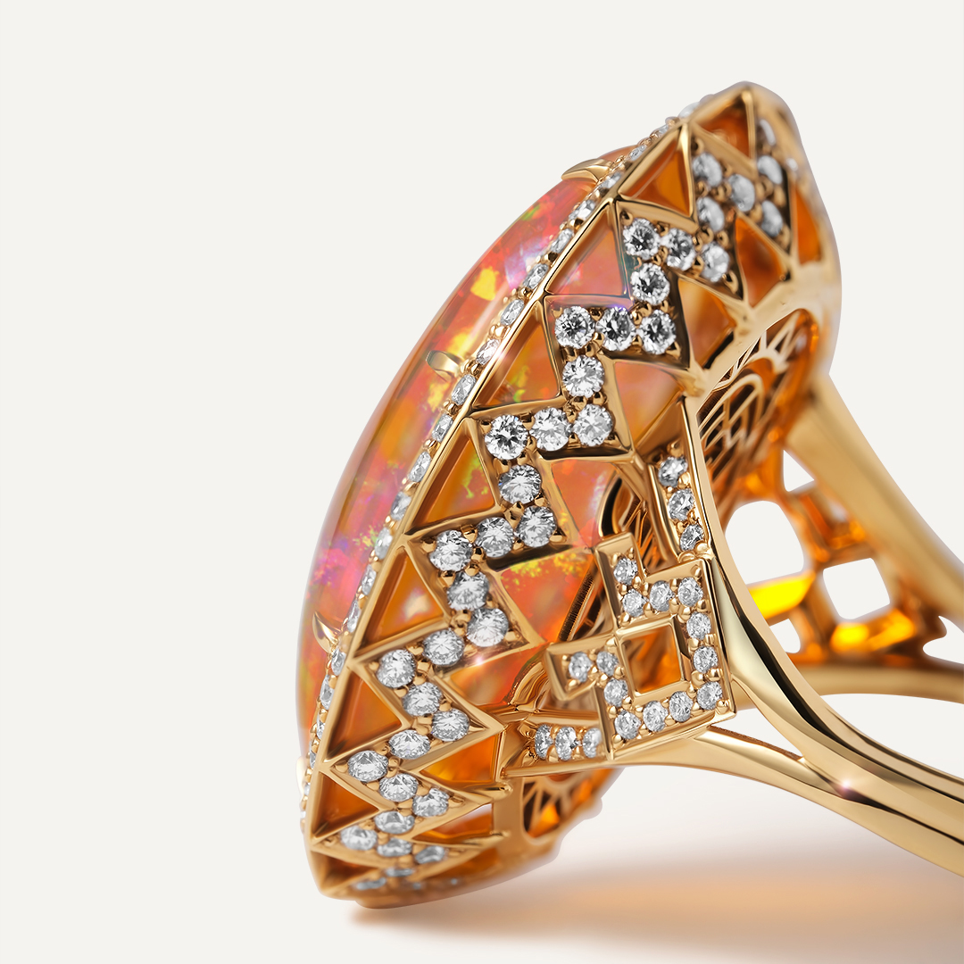 Кольцо из желтого золота с опалом