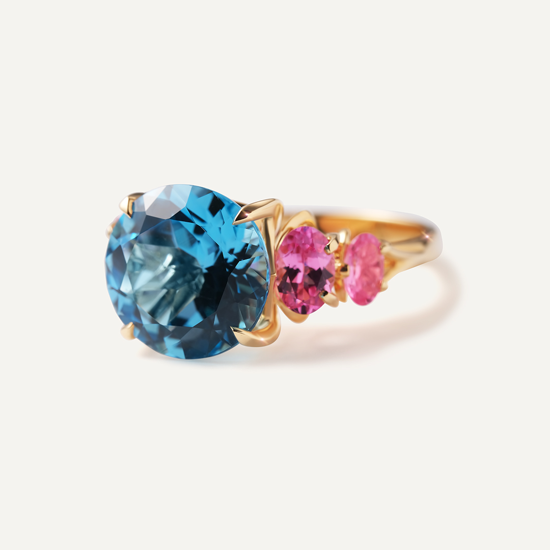 Кольцо из желтого золота с топазом и розовой шпинелью