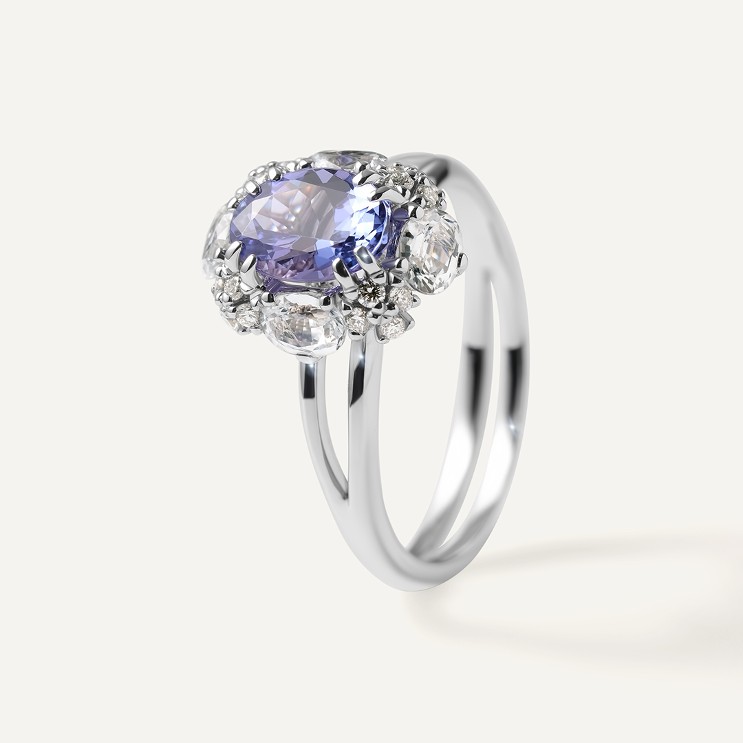 Кольцо из белого золота с танзанитом