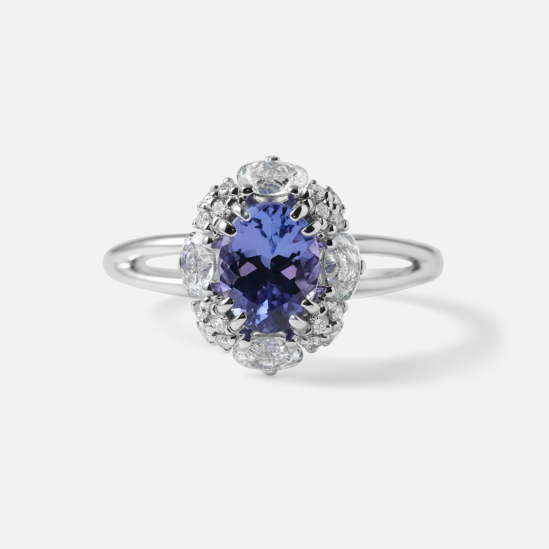 Кольцо из белого золота с танзанитом