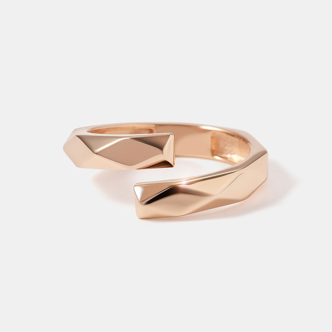 Незамкнутое кольцо из золота