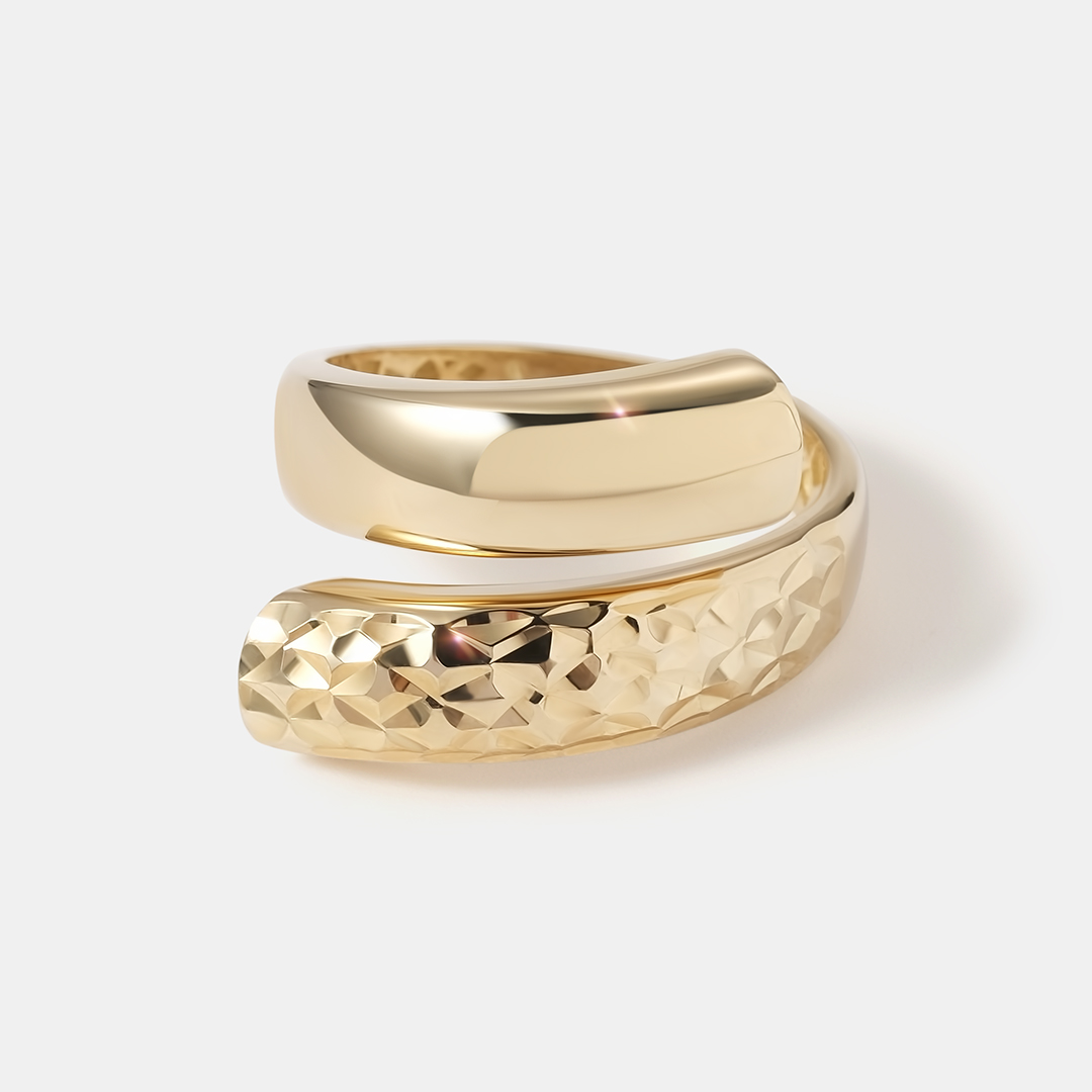 Незамкнутое кольцо из желтого золота