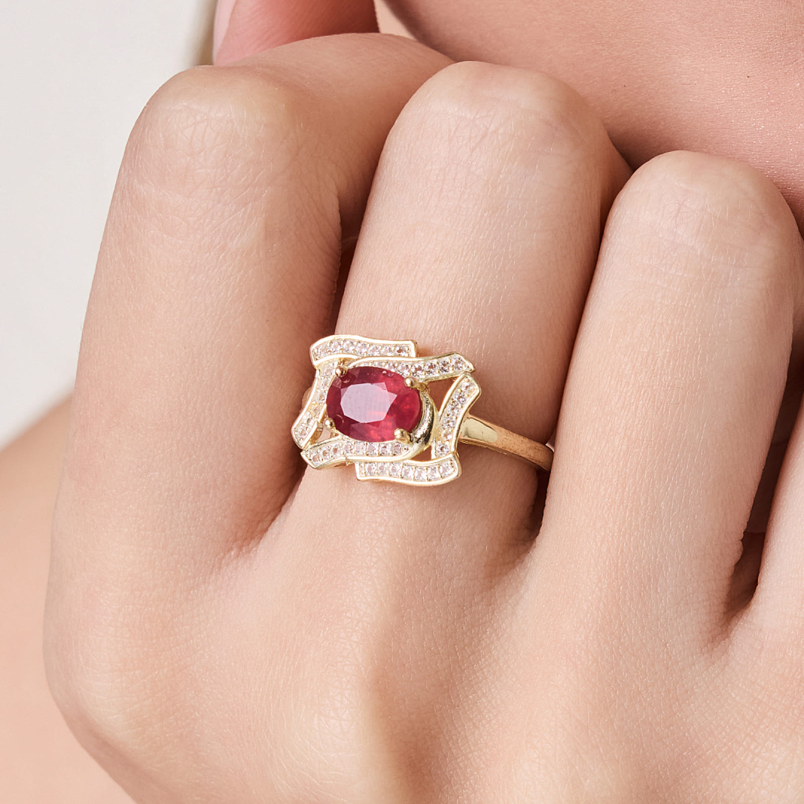 Серебряное кольцо с рубином