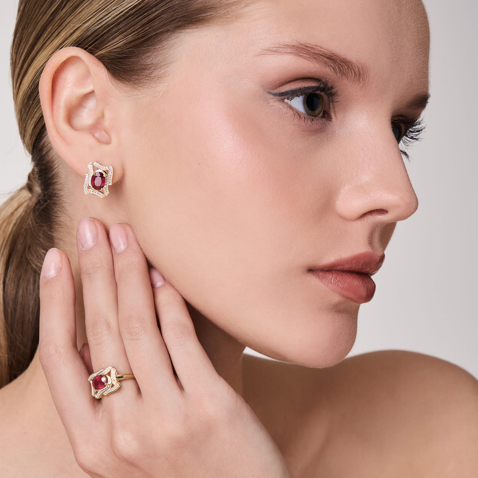 Серебряное кольцо с рубином