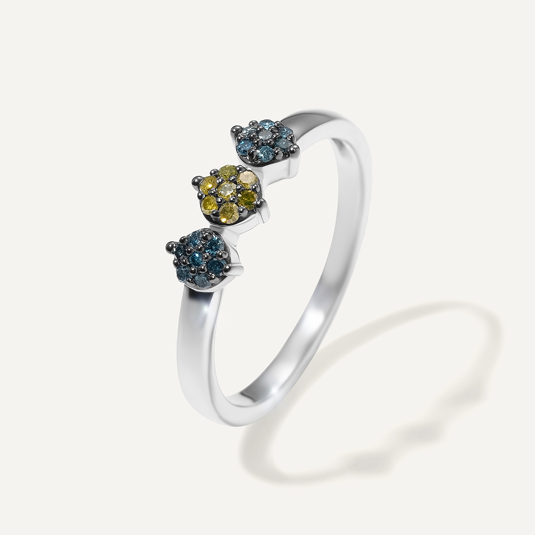 Серебряное кольцо с цветными бриллиантами
