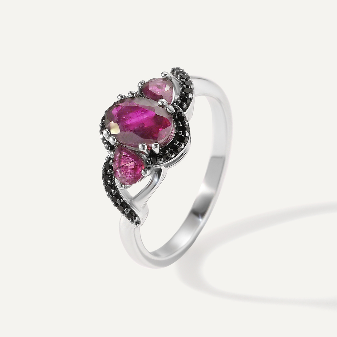 Серебряное кольцо с рубинами