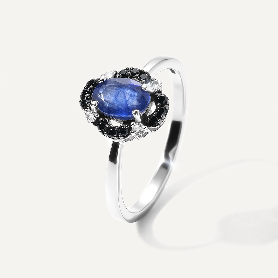 Серебряное кольцо с сапфиром