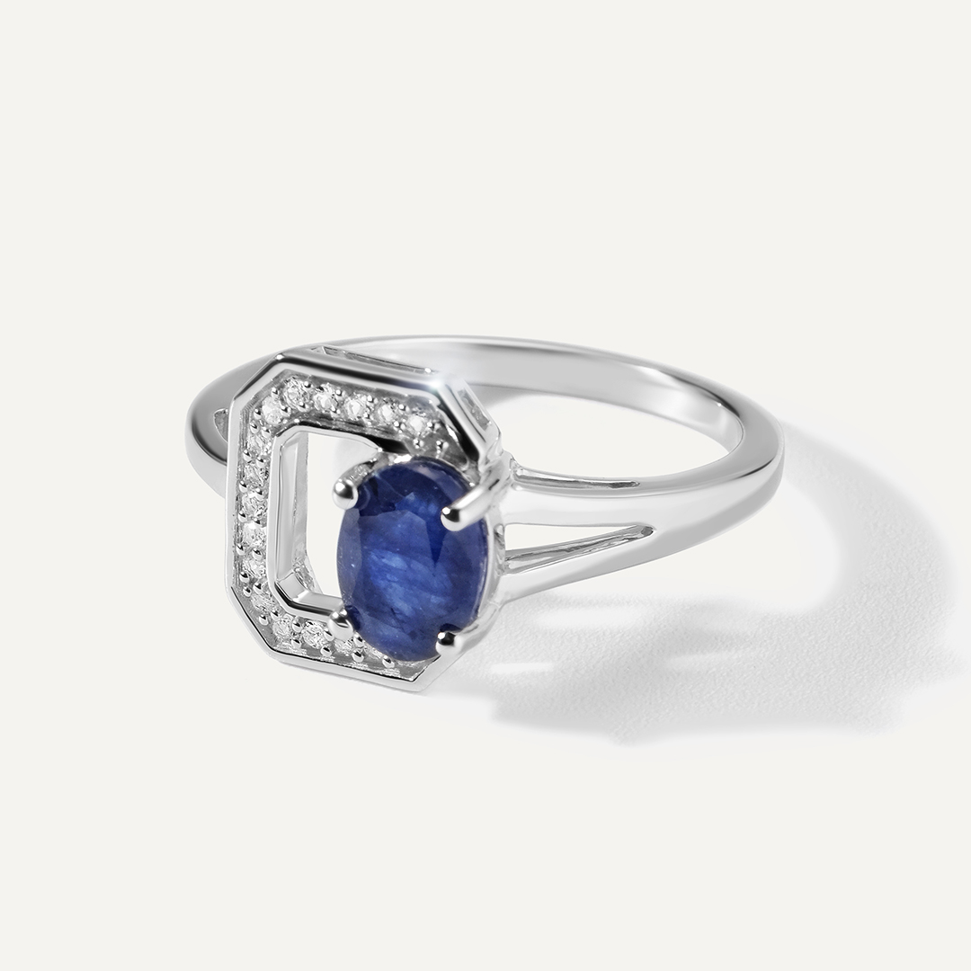 Серебряное кольцо с сапфиром