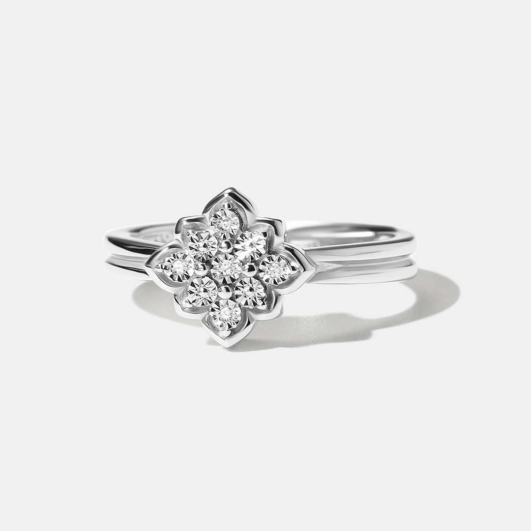 Серебряное кольцо с бриллиантами