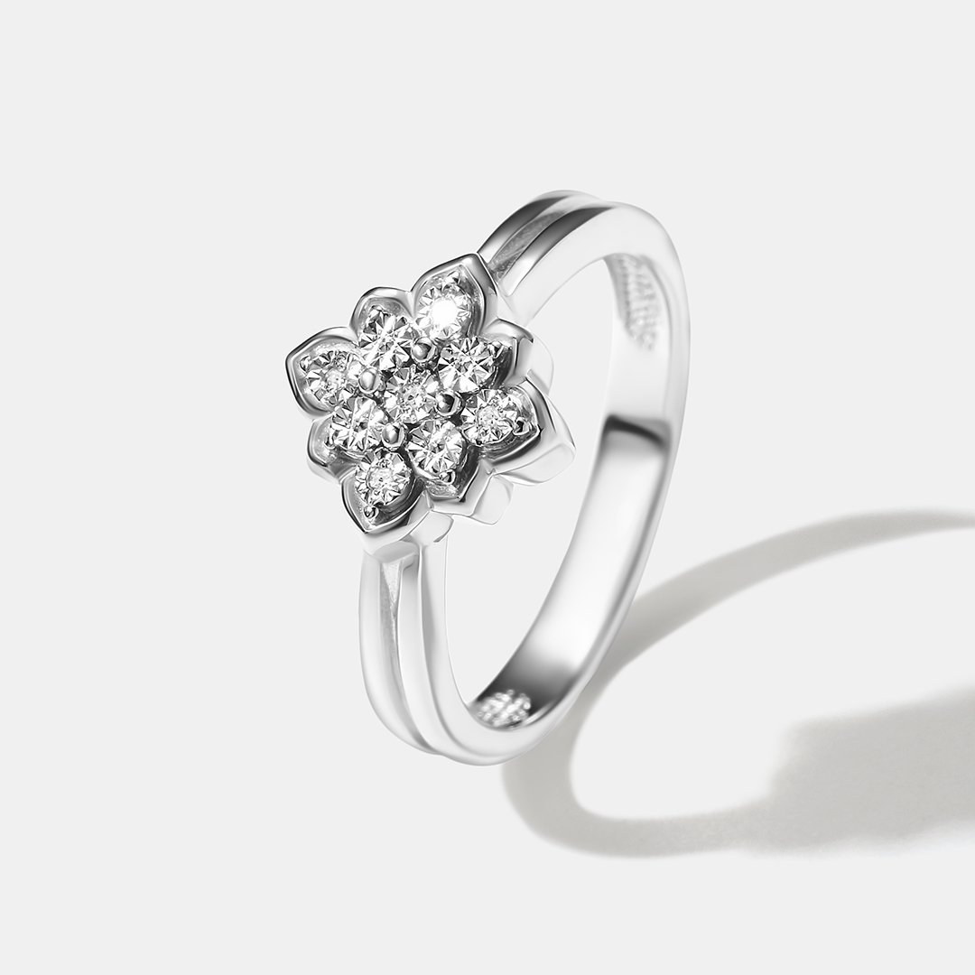 Серебряное кольцо с бриллиантами