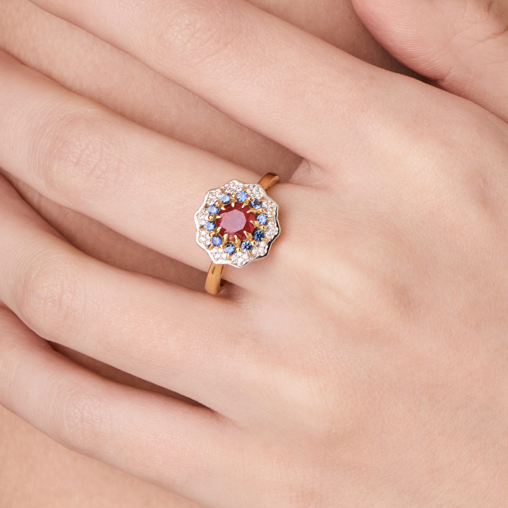 Серебряное кольцо с рубином и сапфирами