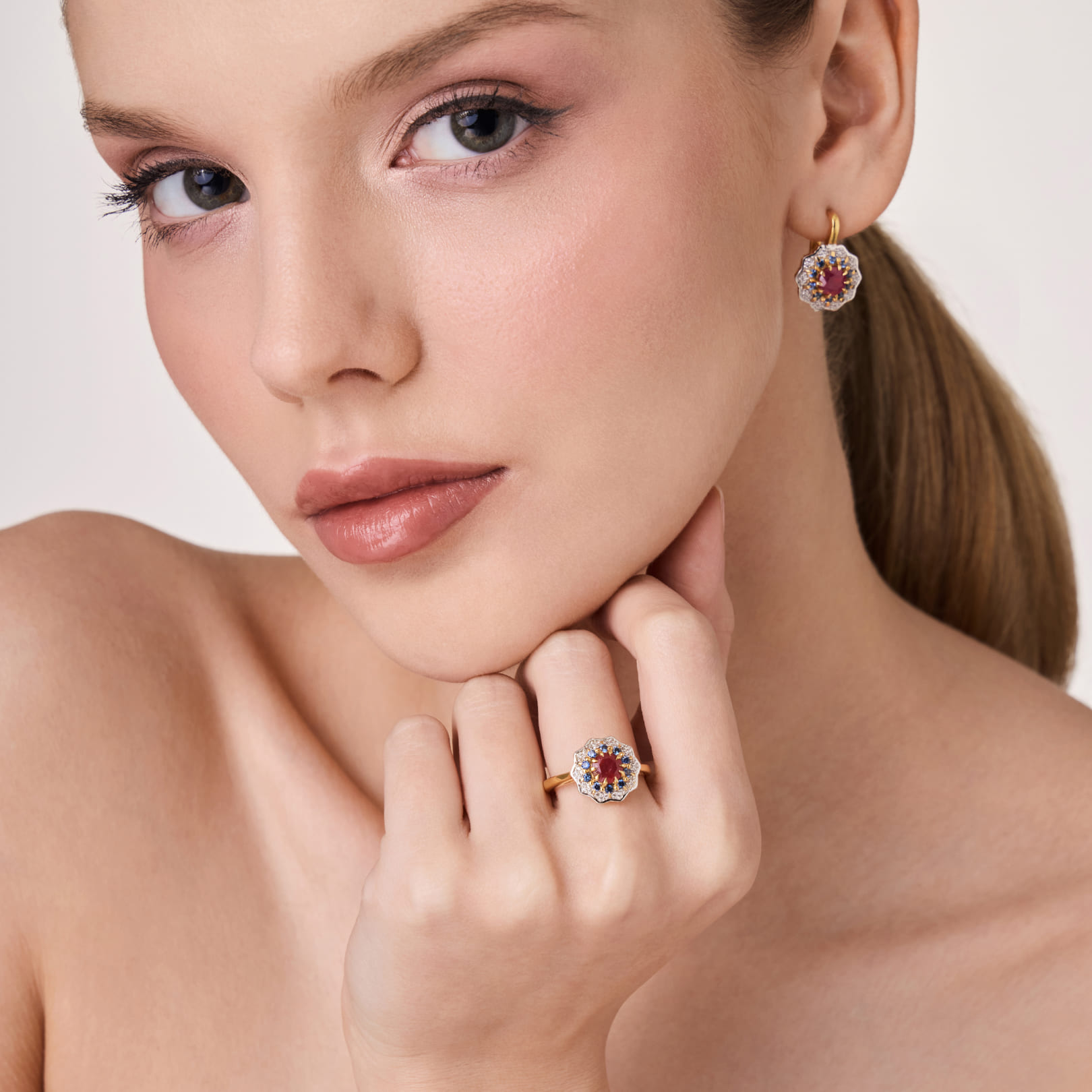 Серебряное кольцо с рубином и сапфирами