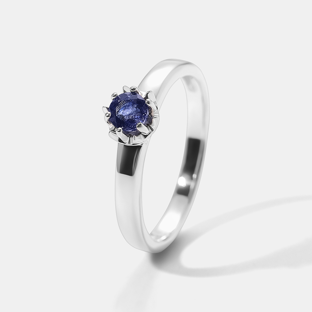 Серебряное кольцо с сапфиром