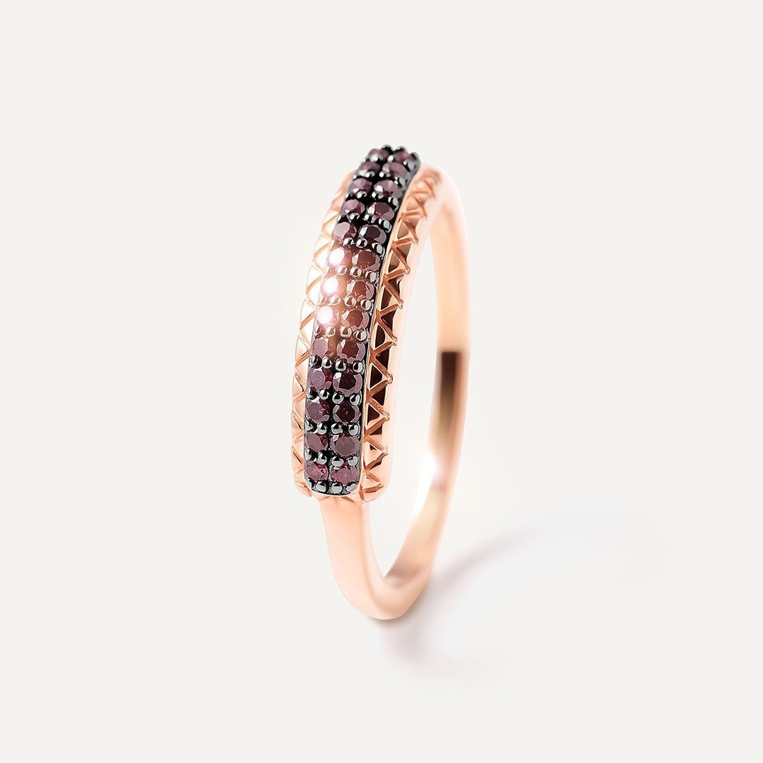 Серебряное кольцо с розовыми бриллиантами