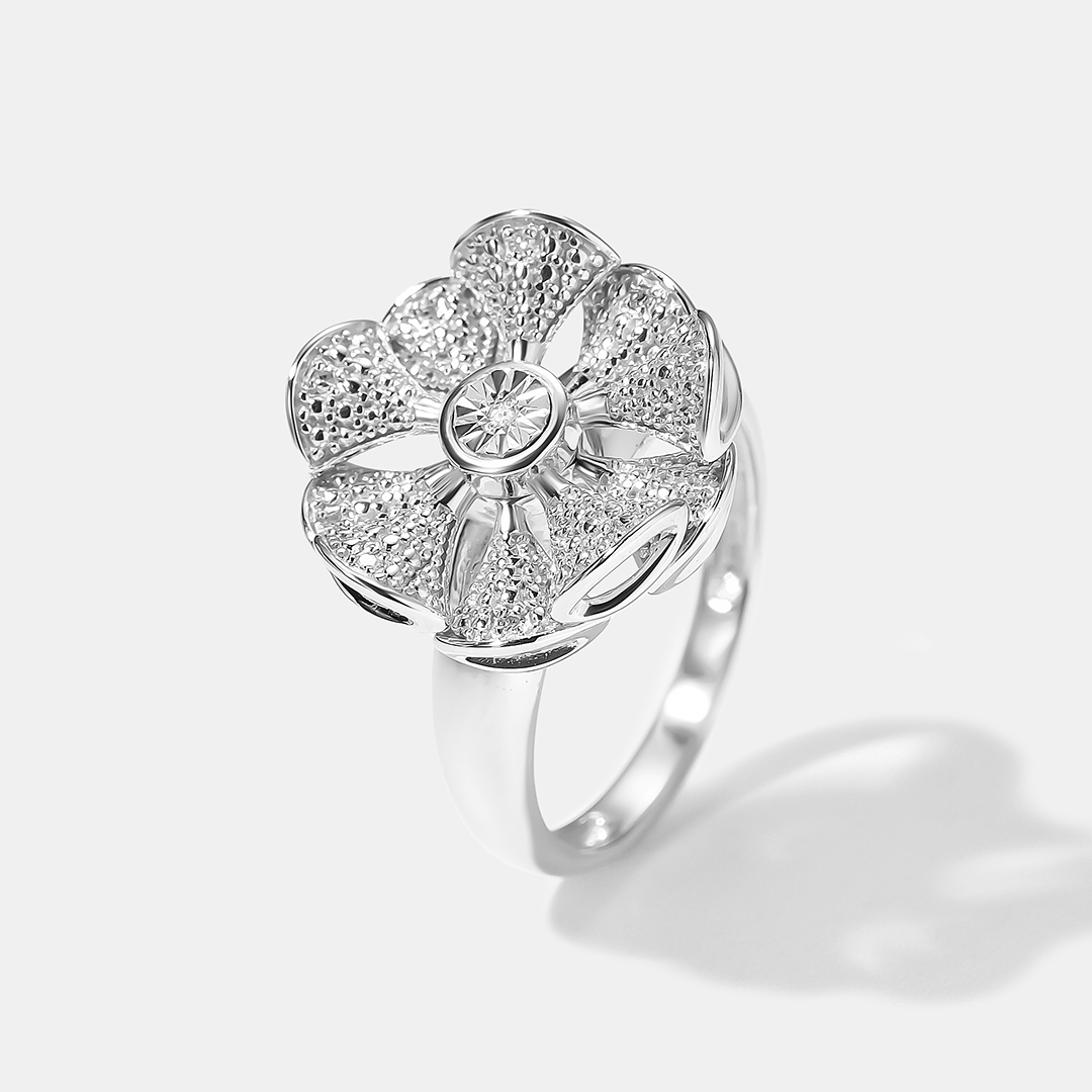 Серебряное кольцо с бриллиантами