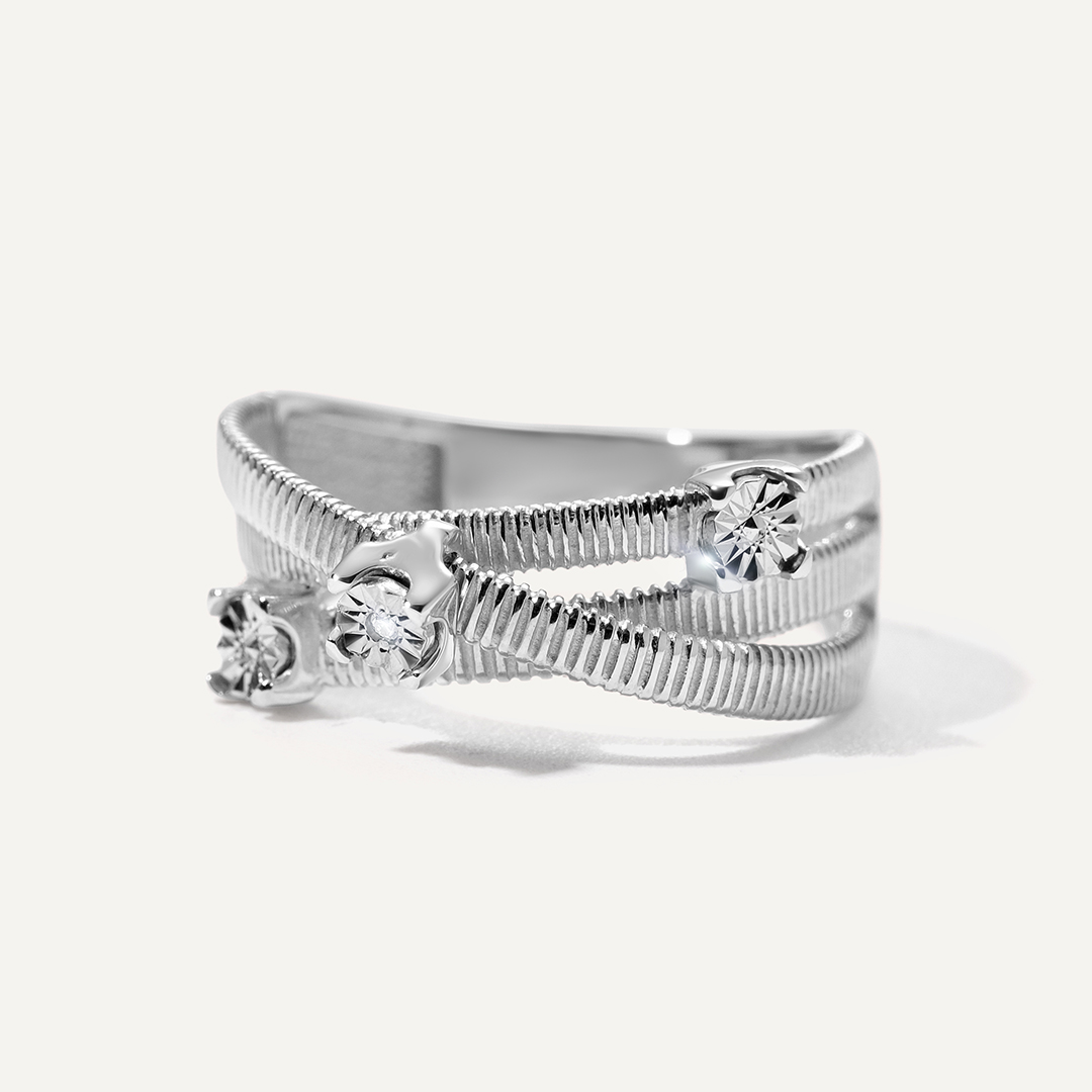 Серебряное кольцо с бриллиантом