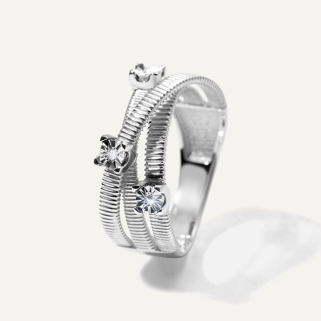 Серебряное кольцо с бриллиантом