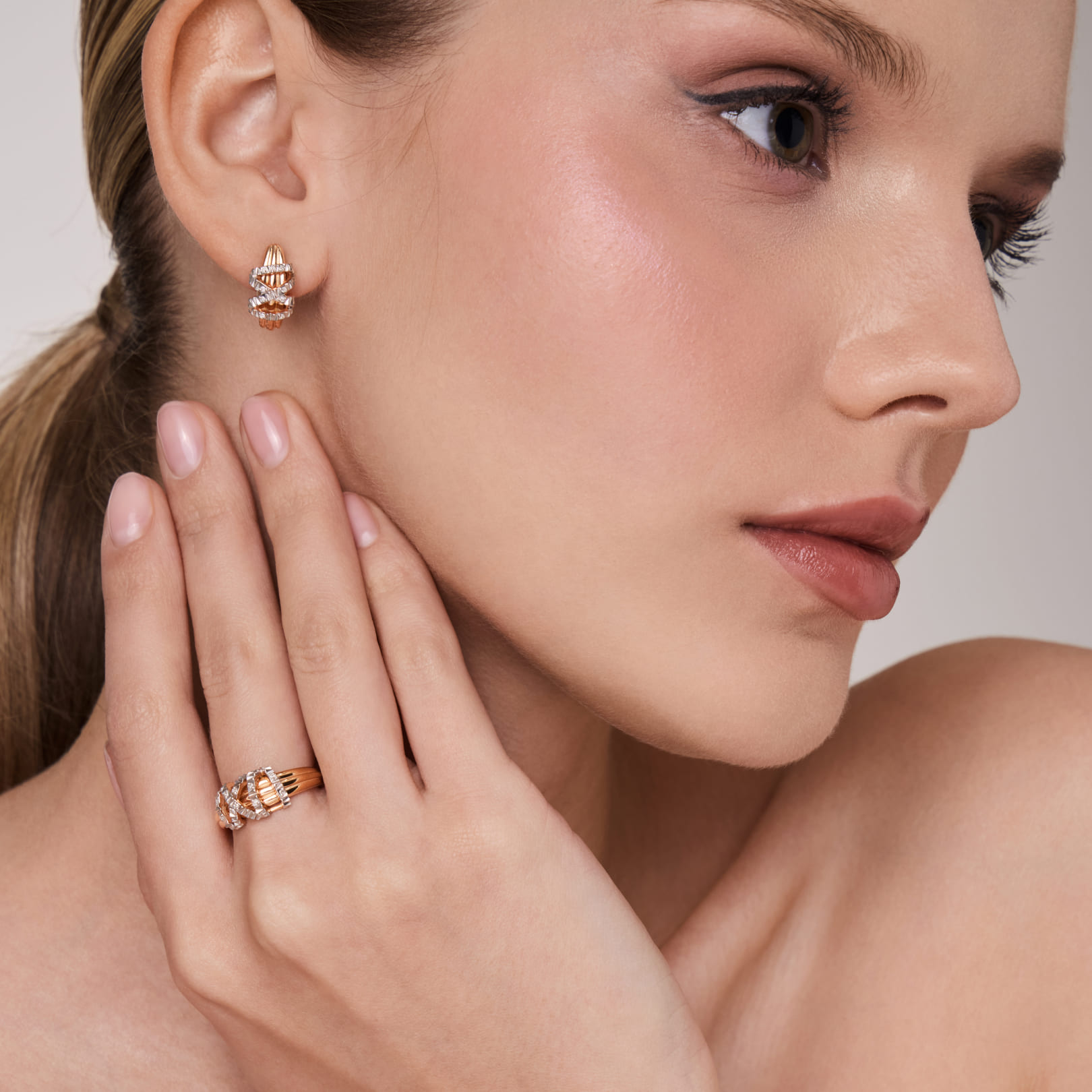 Серебряное кольцо с бриллиантами