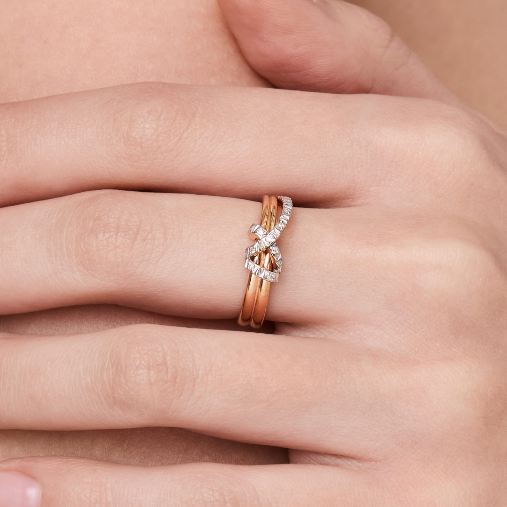 Серебряное кольцо с бриллиантами