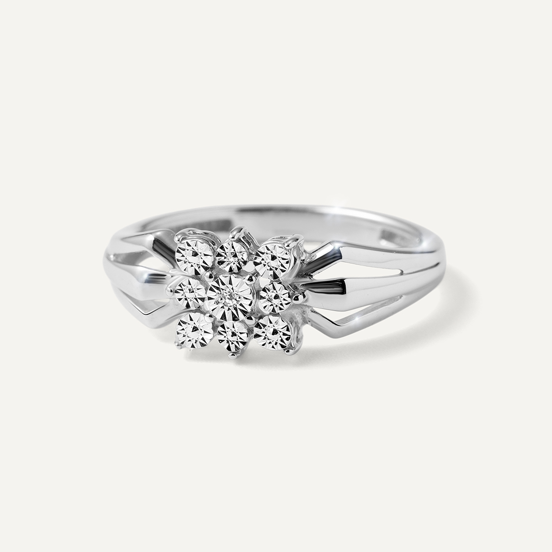 Серебряное кольцо с бриллиантом