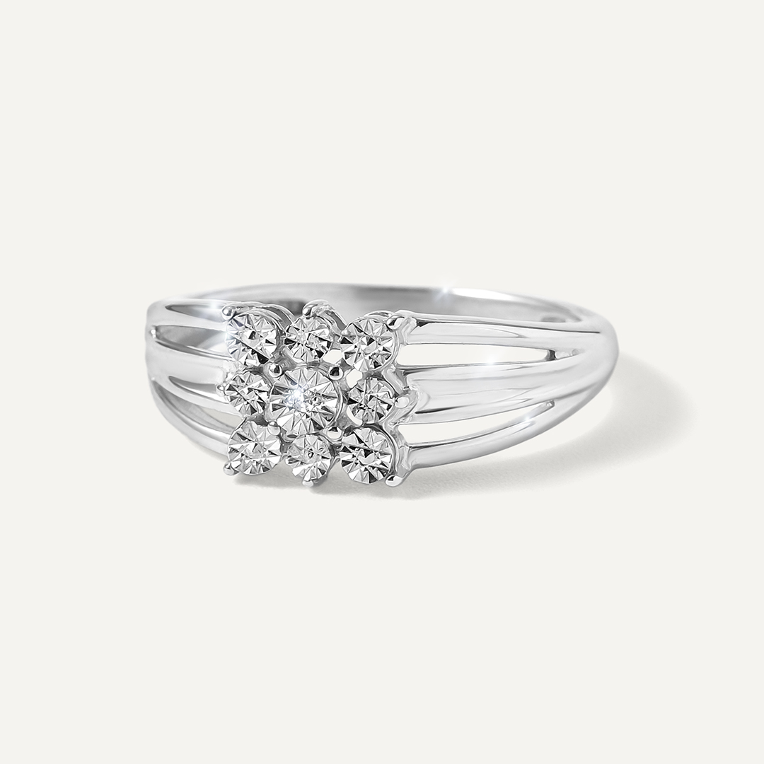 Серебряное кольцо с бриллиантом