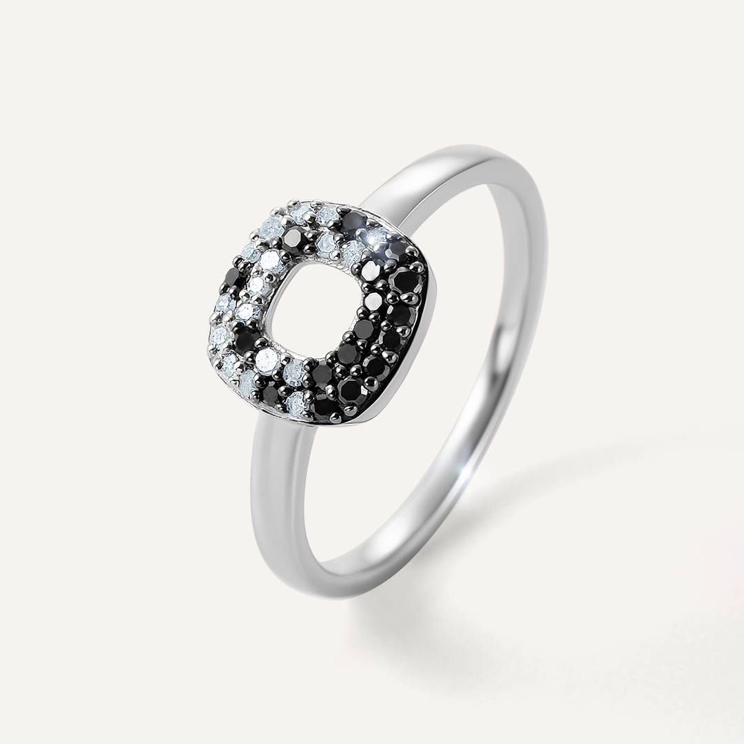 Серебряное кольцо с бриллиантами