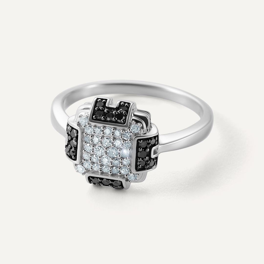 Серебряное кольцо с бриллиантами