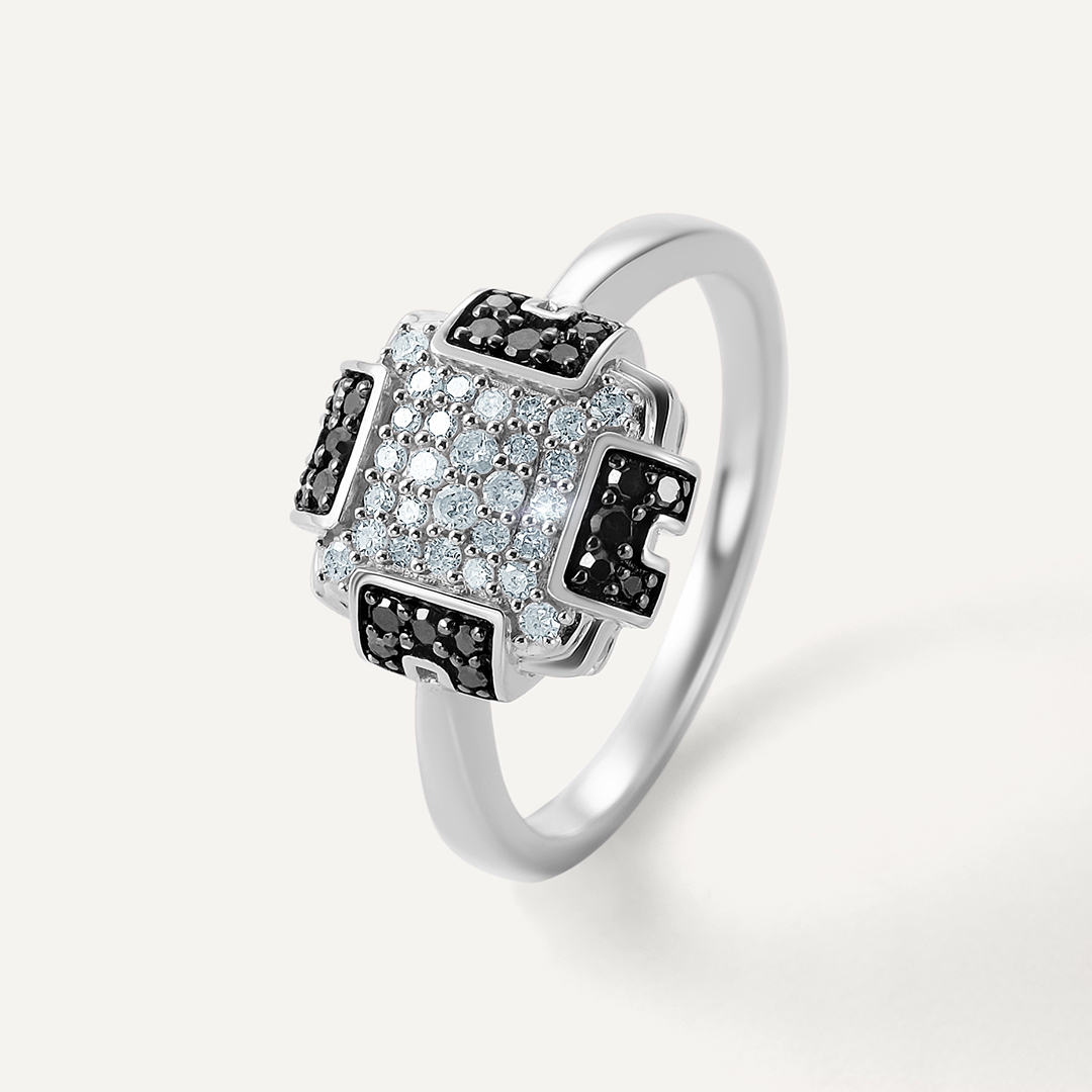 Серебряное кольцо с бриллиантами