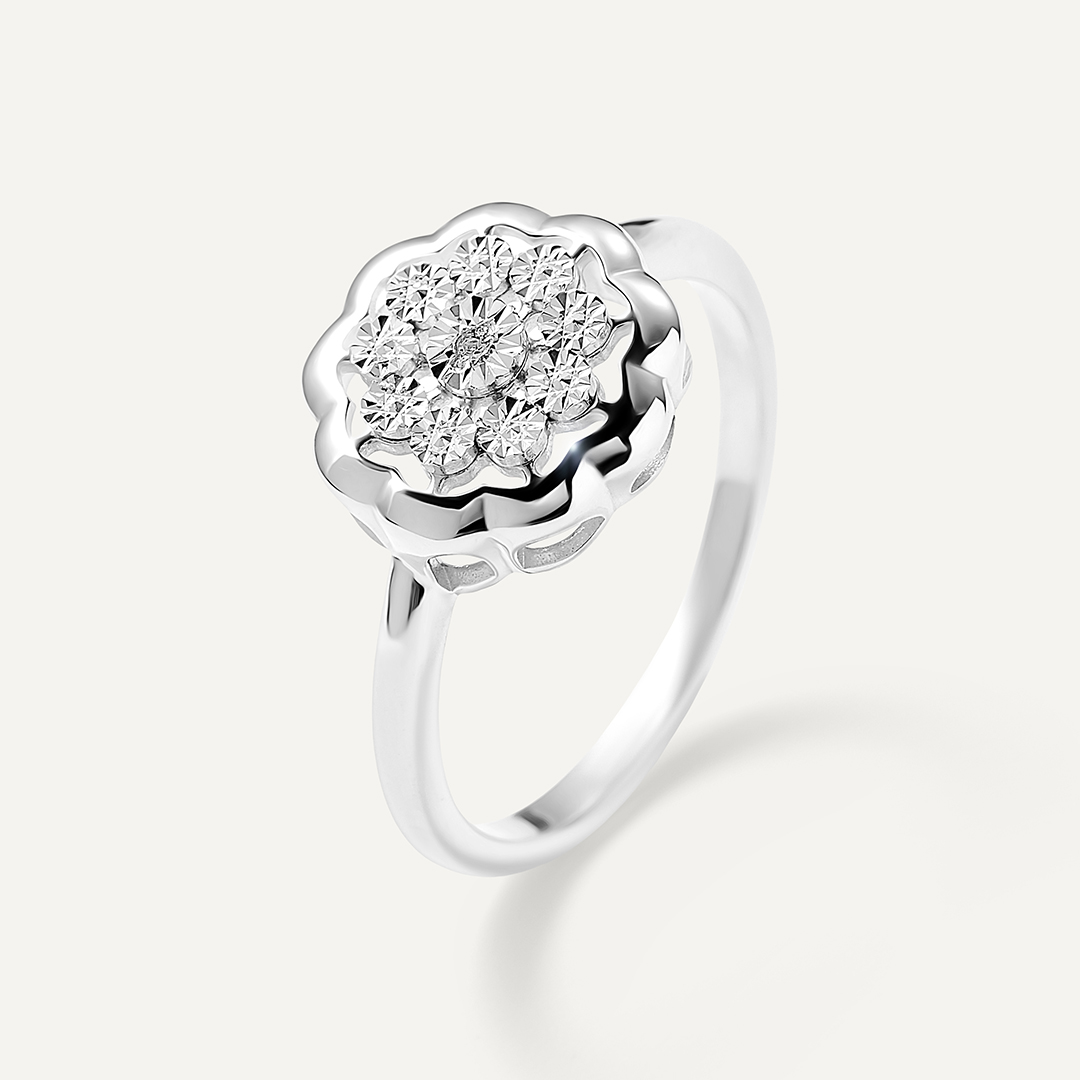 Серебряное кольцо с бриллиантом