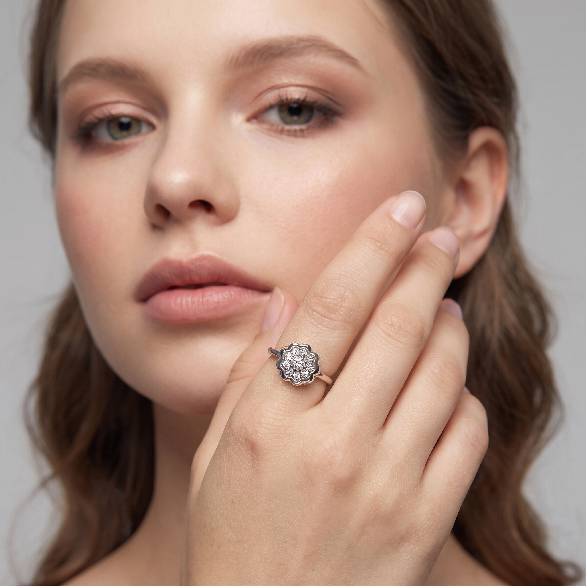 Серебряное кольцо с бриллиантом