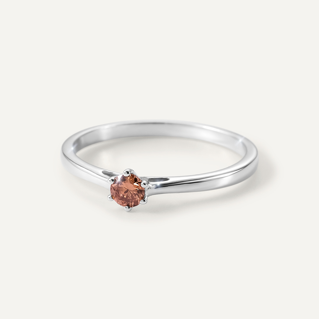 Серебряное кольцо с коньячным бриллиантом