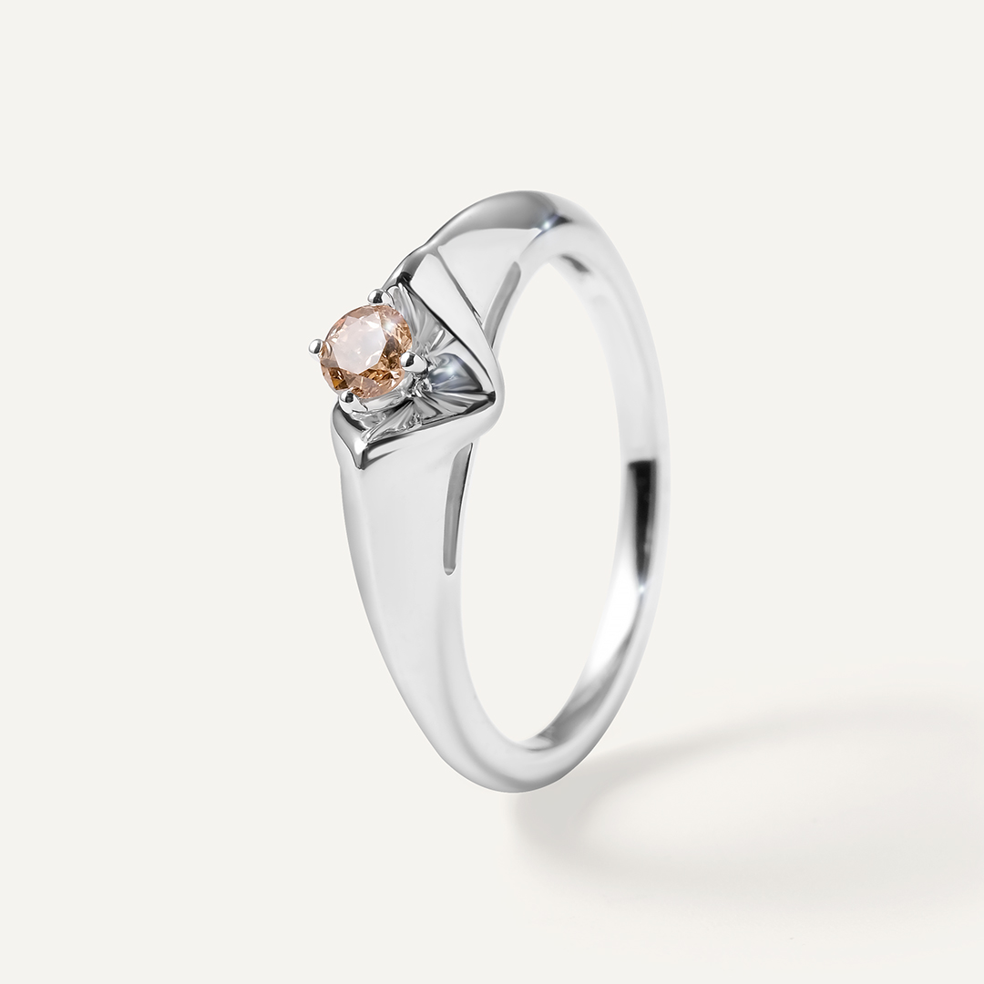 Серебряное кольцо с коньячным бриллиантом