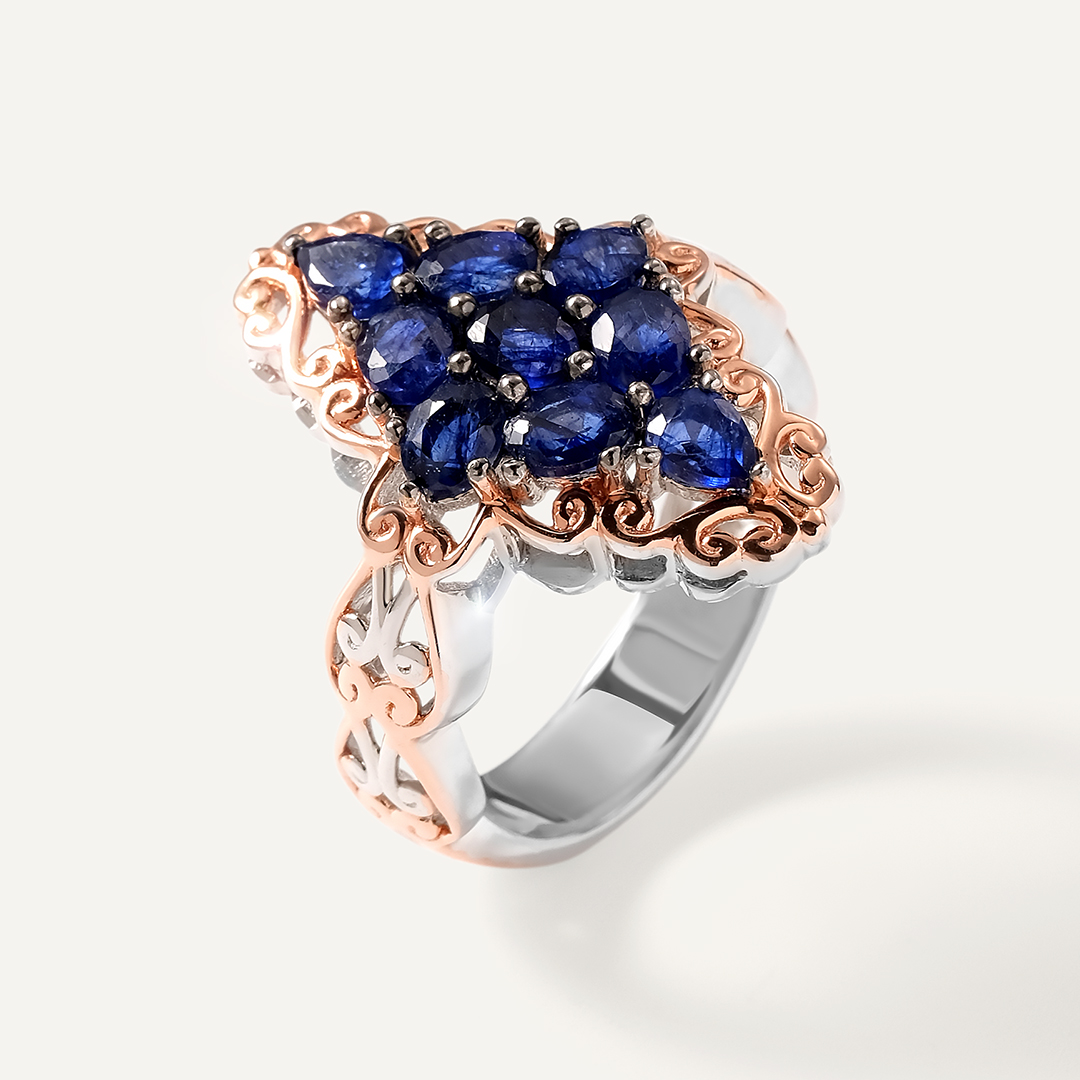 Серебряное кольцо с сапфирами