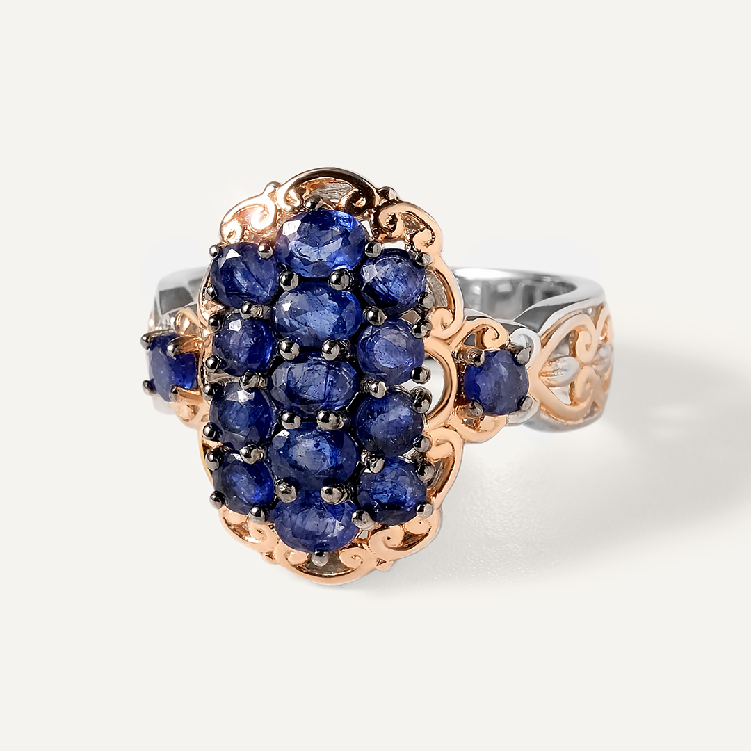 Серебряное кольцо с сапфирами