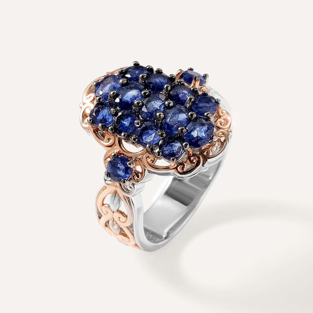 Серебряное кольцо с сапфирами