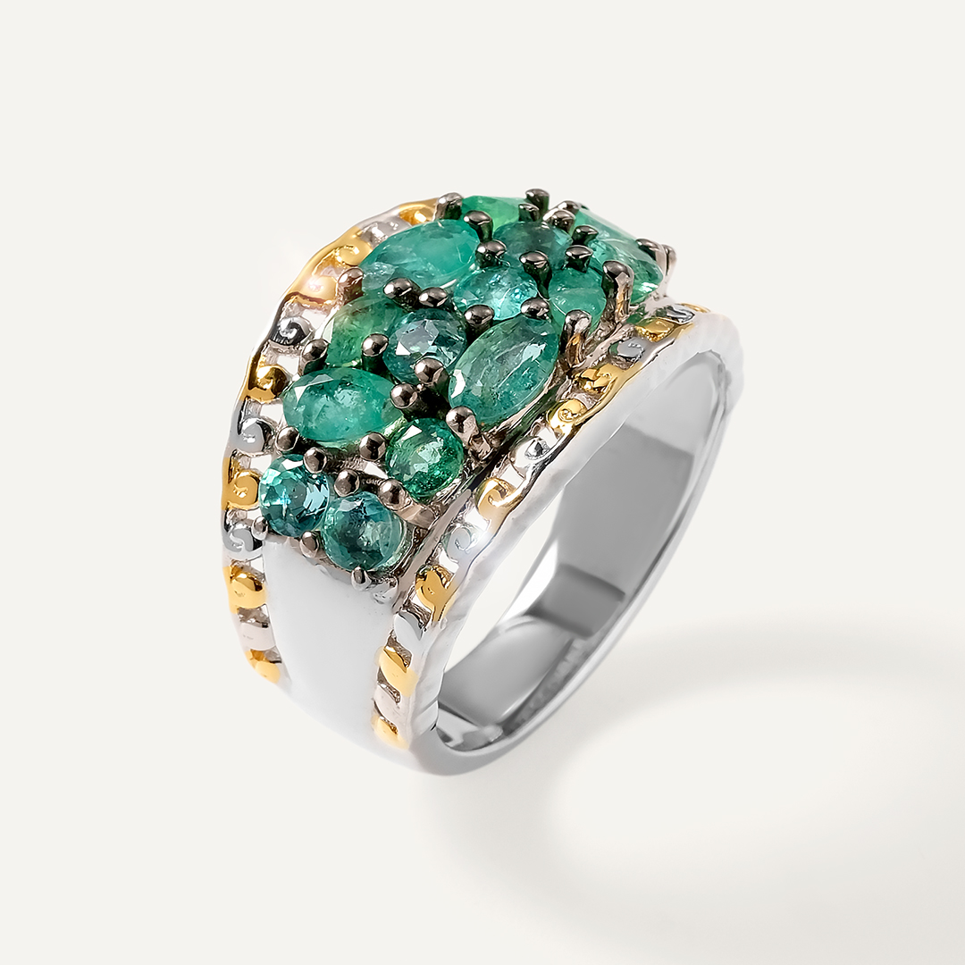 Серебряное кольцо с изумрудами