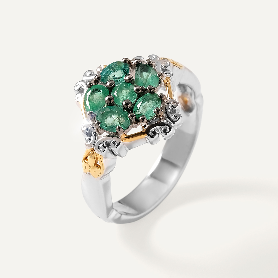 Серебряное кольцо с изумрудами