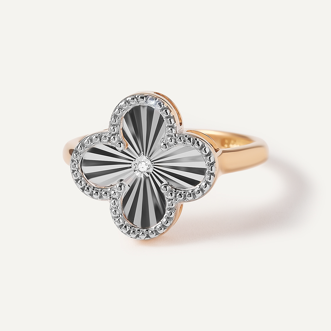 Серебряное кольцо с бриллиантом "Клевер"