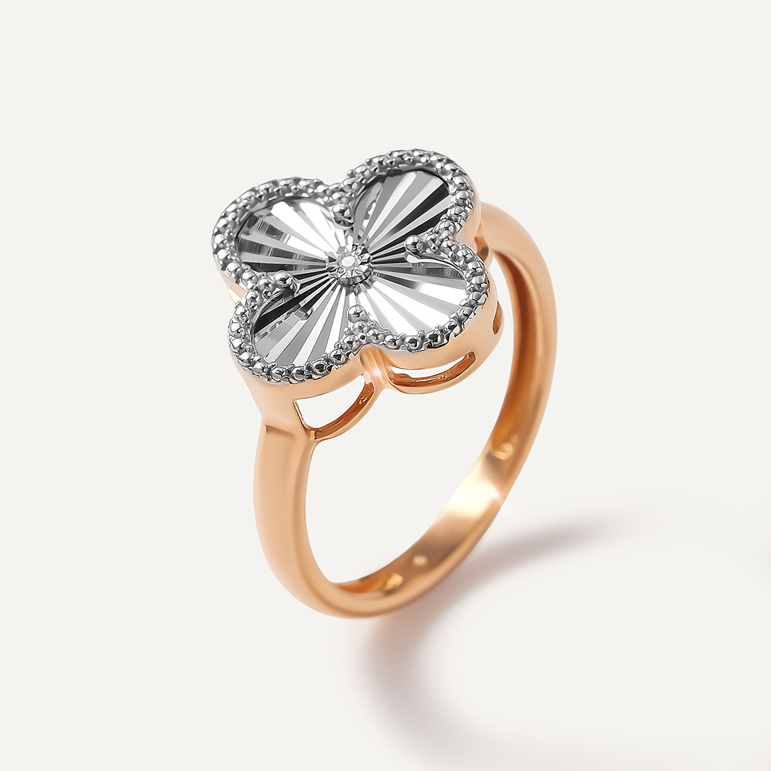 Серебряное кольцо с бриллиантом "Клевер"