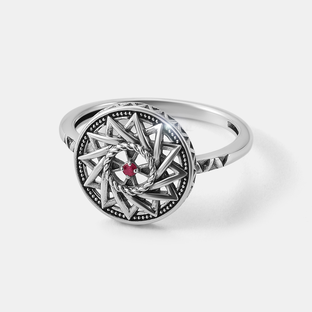 Серебряное кольцо с рубином "Эрцгамма"