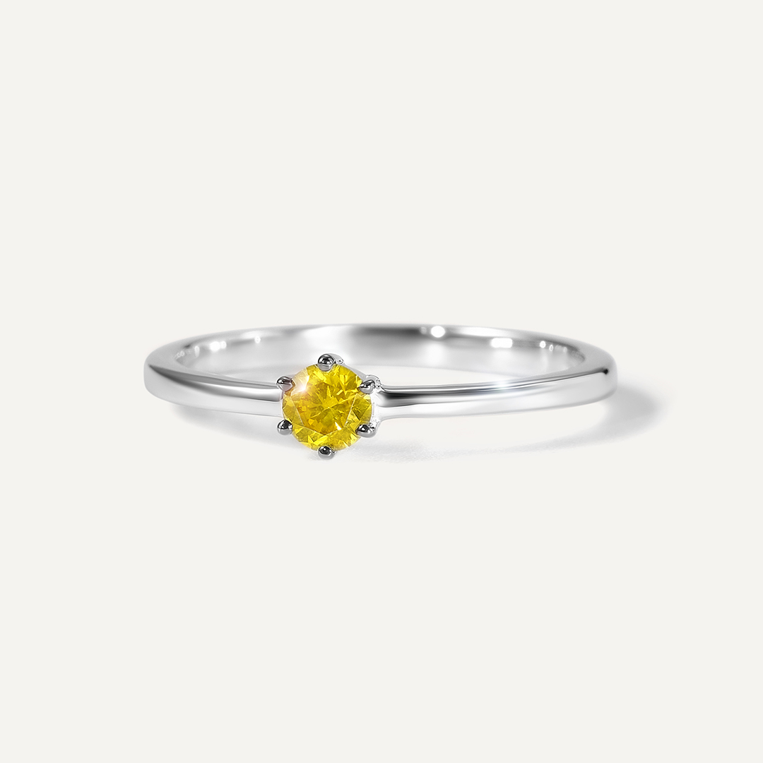 Серебряное кольцо с желтым бриллиантом