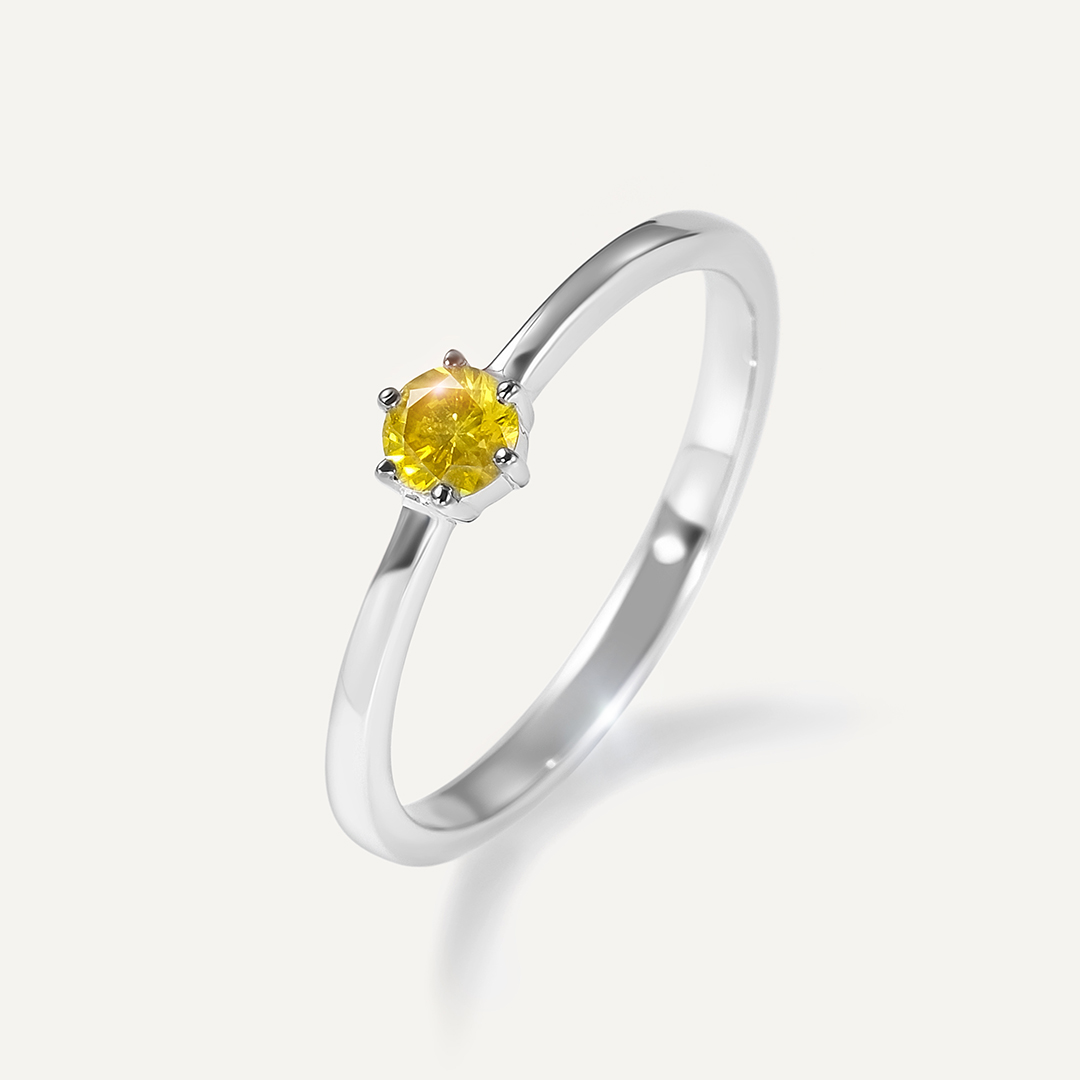 Серебряное кольцо с желтым бриллиантом