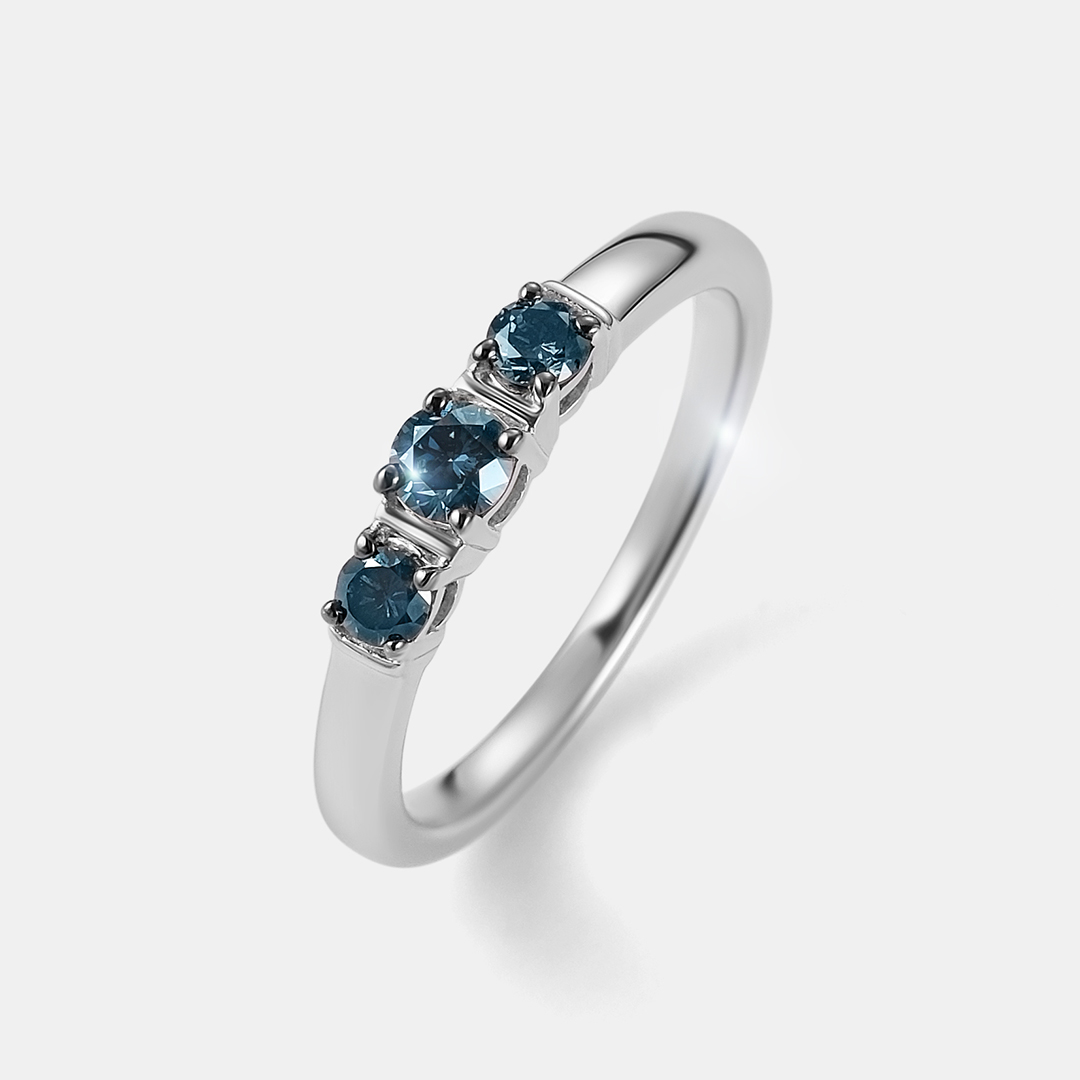 Серебряное кольцо с голубыми бриллиантами