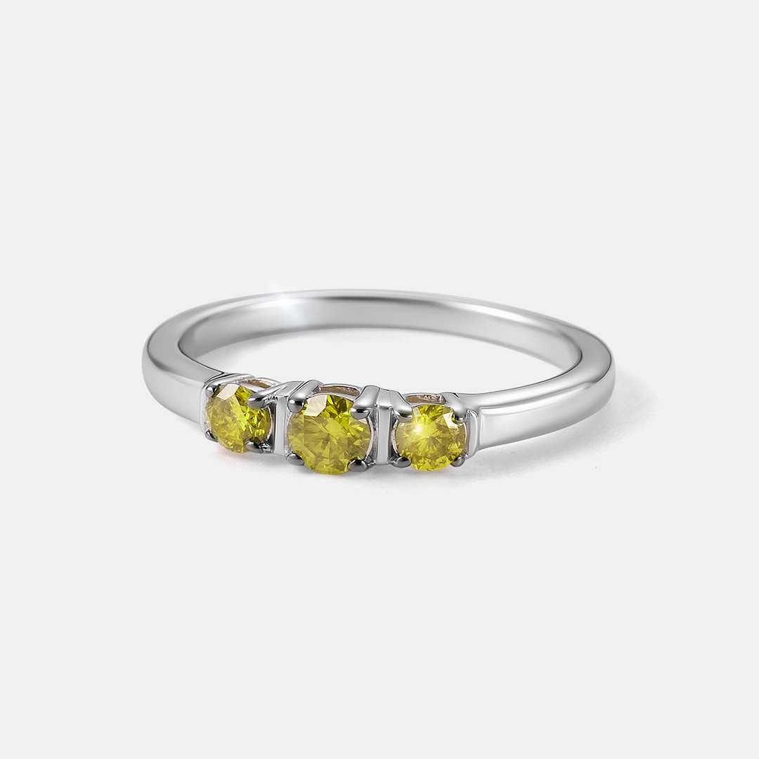Серебряное кольцо с желтыми бриллиантами