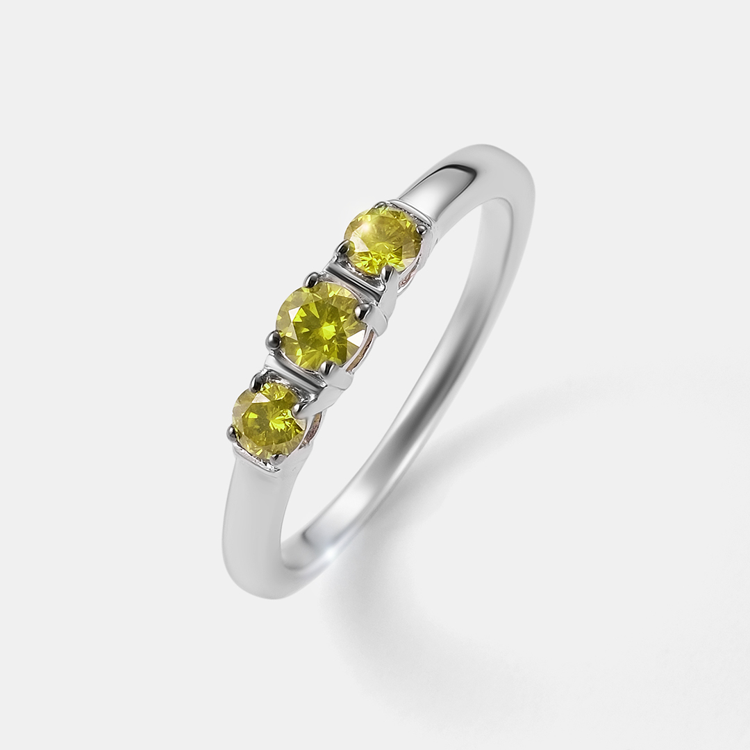 Серебряное кольцо с желтыми бриллиантами